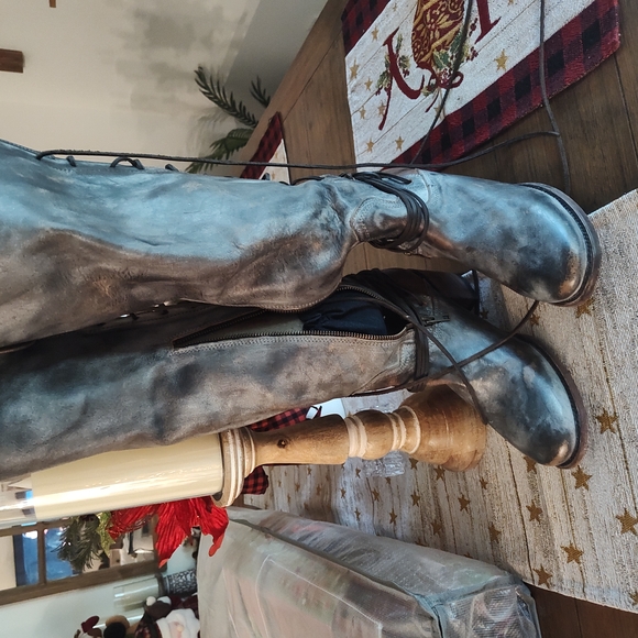 Freebird Coal Boots - Picture 3 of 4